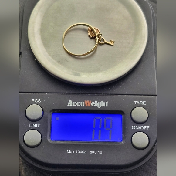 10kt gold lock and key heart ring - Picture 4 of 6